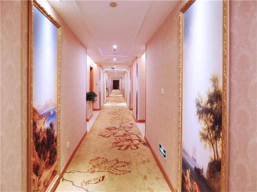 Vienna International Hotel Yantai Changjiang Road Xingyi Square Branch Exterior photo
