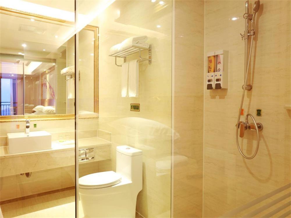 Vienna International Hotel Yantai Changjiang Road Xingyi Square Branch Exterior photo