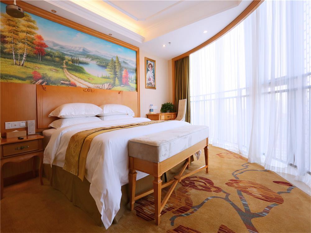 Vienna International Hotel Yantai Changjiang Road Xingyi Square Branch Exterior photo