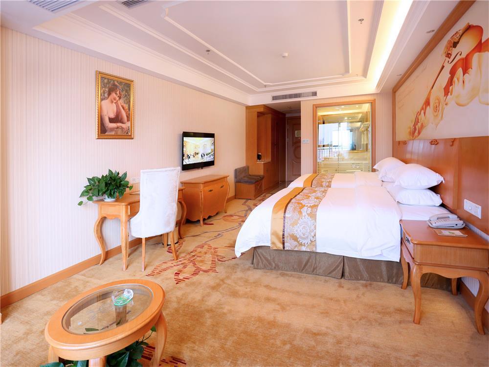 Vienna International Hotel Yantai Changjiang Road Xingyi Square Branch Exterior photo