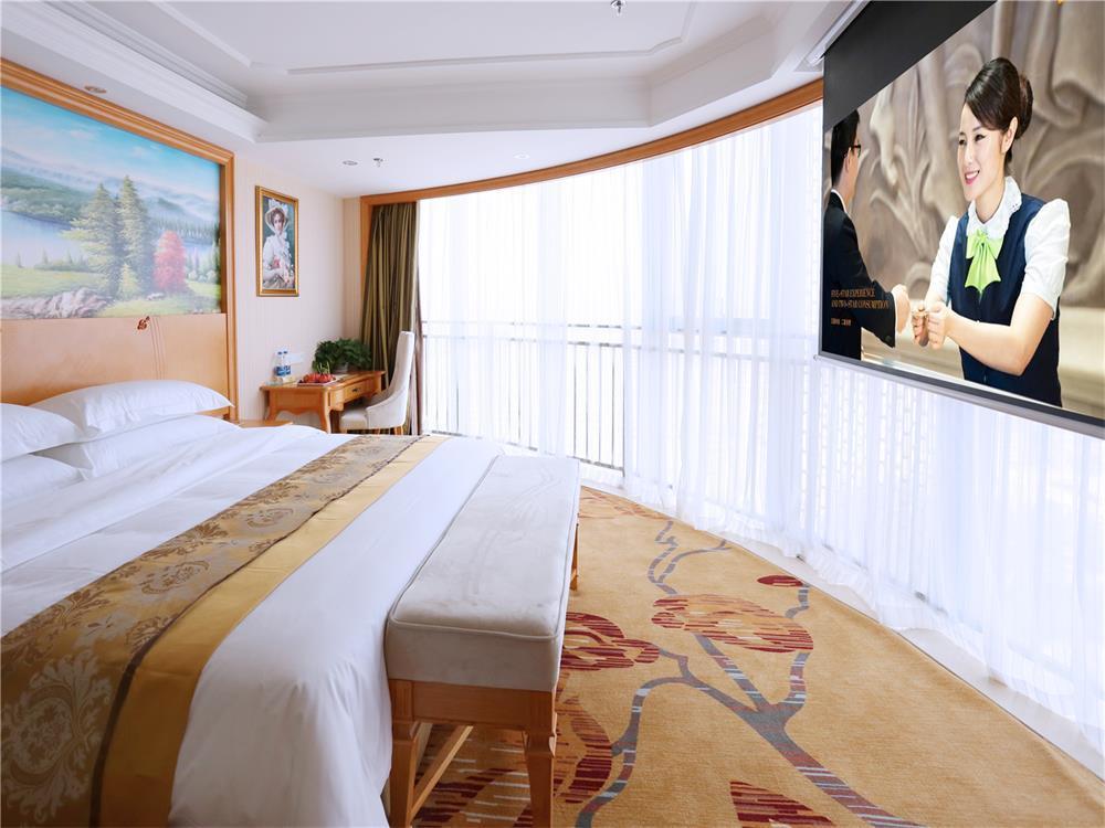 Vienna International Hotel Yantai Changjiang Road Xingyi Square Branch Exterior photo