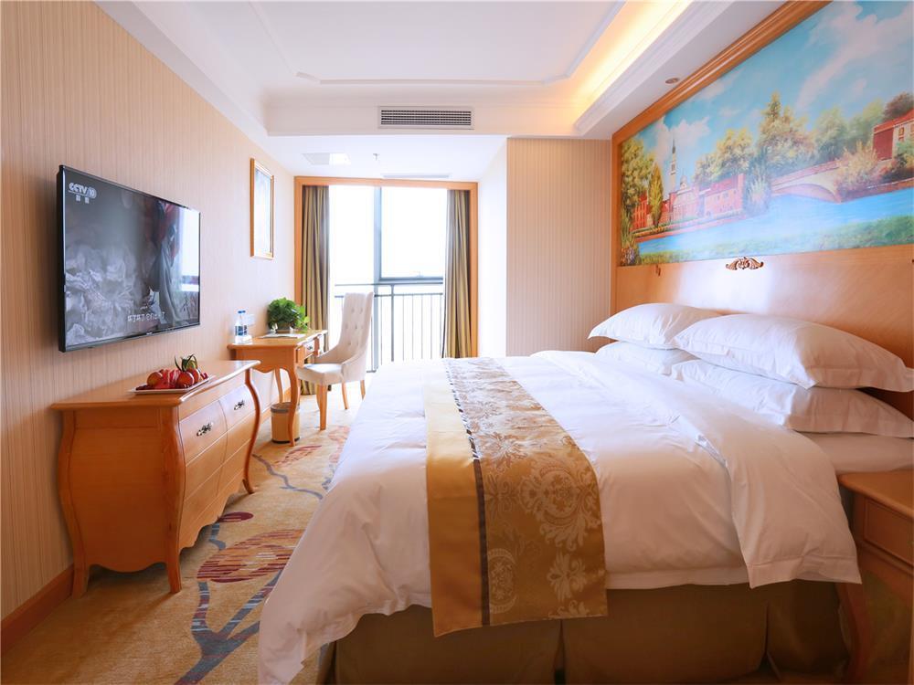 Vienna International Hotel Yantai Changjiang Road Xingyi Square Branch Exterior photo